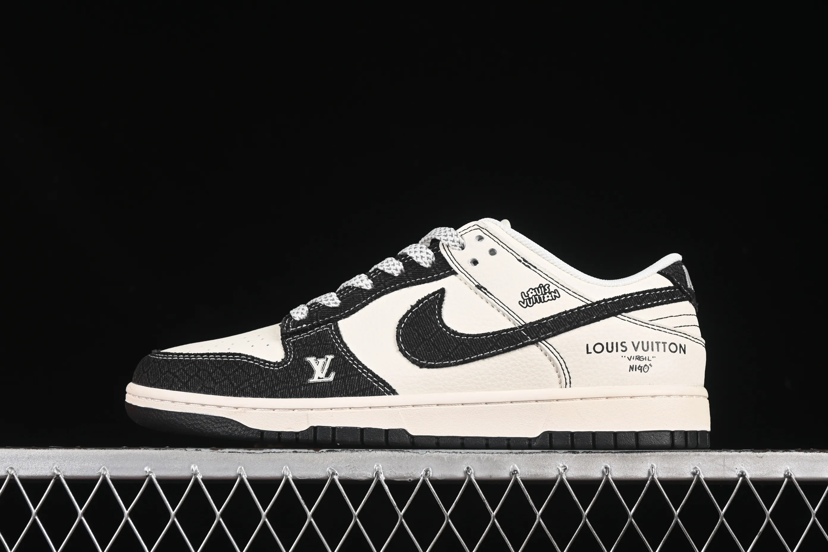 All categories Nk SB Dunk Series Nk SB Dunk Low High-end customized low-top sneakers Nike SB Dunk Low LV series Denim black hook Anniversary high-end customized low-top casual sneakers FC1688-223